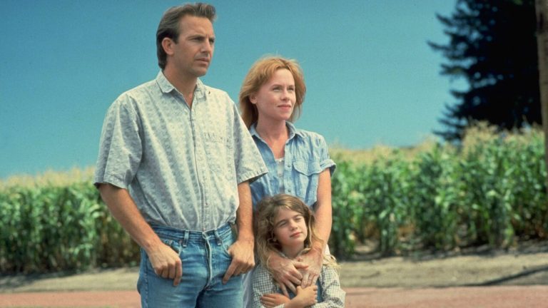 Kevin Costner, Amy Madigan, and Gaby Hoffmann in Field of Dreams.