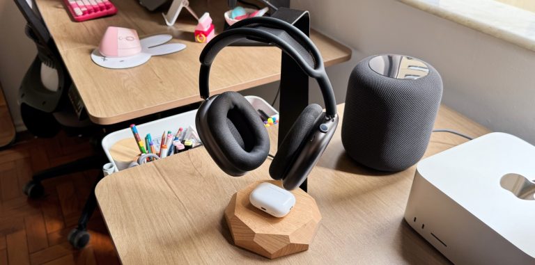 Oakywood 2-in-1 headphones stand with AirPods Max and AirPods Pro 2