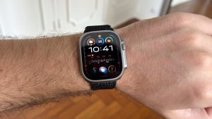 watchOS 10.2 with on-device Siri requests / Apple Watch Ultra 2